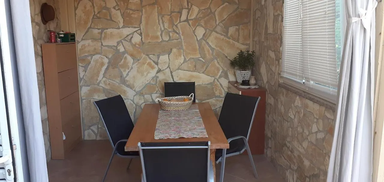 Apartmani Mary Povljana Apartment