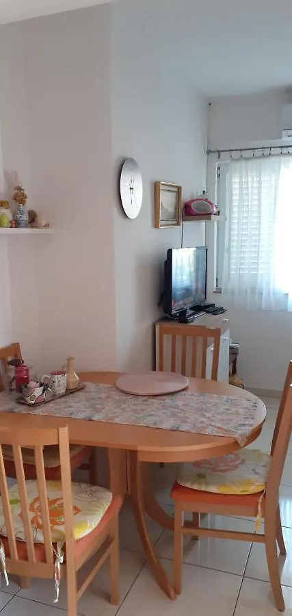 Apartmani Mary Povljana